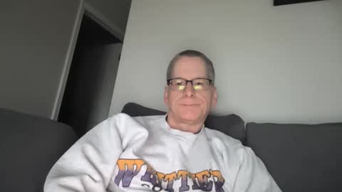 Snapshot of budman004 chatting on 02/21/26, 10:11 budman004 online show from 02/21/26, 10:11