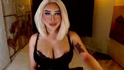 Lucienne online show from 09/29/25, 10:25