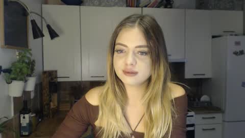 Snapshot of buffyextasy chatting on 10/28/25, 07:45 Buffy online show from 10/28/25, 07:45