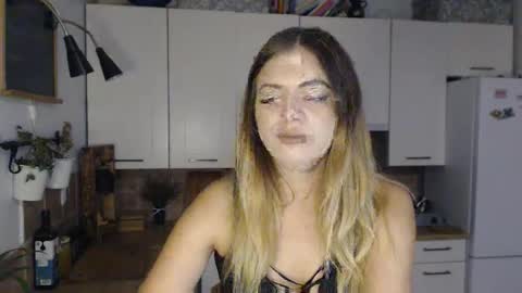 Snapshot of buffyextasy chatting on 11/10/25, 08:57 Buffy online show from 11/10/25, 08:57