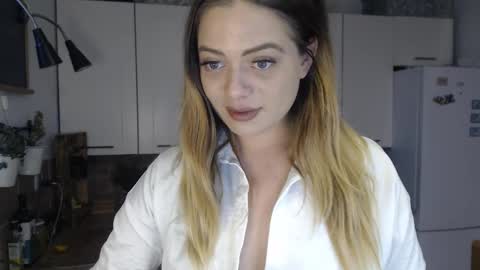 Snapshot of buffyextasy chatting on 11/12/25, 08:04 Buffy online show from 11/12/25, 08:04