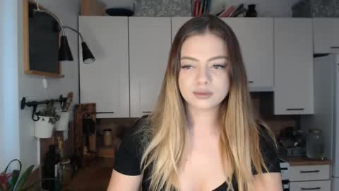 Snapshot of buffyextasy chatting on 01/13/26, 07:57 Buffy online show from 01/13/26, 07:57