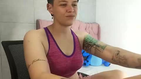 Snapshot of bug2025 chatting on 09/23/25, 02:25 bug2025 online show from 09/23/25, 02:25