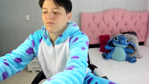 Snapshot of bug2025 chatting on 10/08/25, 03:04 bug2025 online show from 10/08/25, 03:04