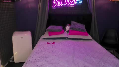 Bunny and The Rock online show from 09/18/25, 12:07