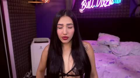 Snapshot of bull_vixen2001 chatting on 06/06/26, 01:11 Bunny and The Rock online show from 06/06/26, 01:11