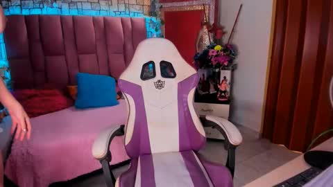 Snapshot of bulmasweetyose chatting on 02/24/25, 11:09 bulmasweetyose  mommy submissive control milf lovense online show from 02/24/25, 11:09