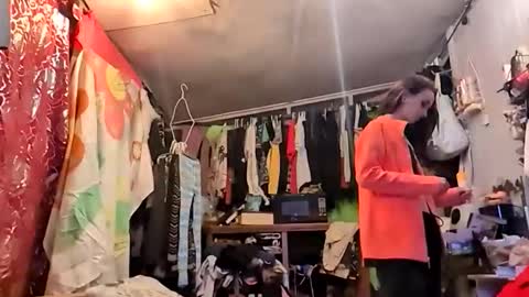 Snapshot of bunniandcryme chatting on 11/28/25, 04:37 bunniandcryme online show from 11/28/25, 04:37