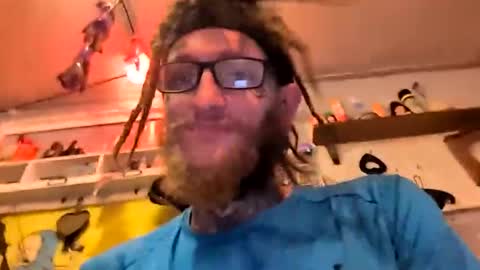 Snapshot of bunniandcryme chatting on 12/15/25, 03:33 bunniandcryme online show from 12/15/25, 03:33