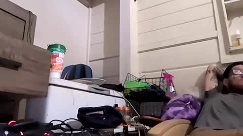 Snapshot of bunniandcryme chatting on 12/22/25, 09:01 bunniandcryme online show from 12/22/25, 09:01