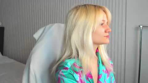 Snapshot of bunny_elsy chatting on 07/01/26, 11:12 Elsy online show from 07/01/26, 11:12