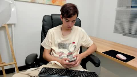 bunny online show from 12/17/25, 12:22