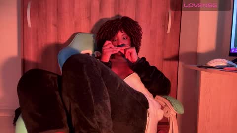 Isa online show from 10/27/25, 02:32