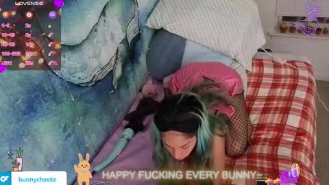 Snapshot of bunnycheekz chatting on 11/19/25, 08:14 Tokki bunny online show from 11/19/25, 08:14