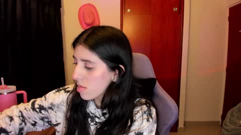 Snapshot of bunnyy09 chatting on 12/17/24, 12:12 Jess online show from 12/17/24, 12:12