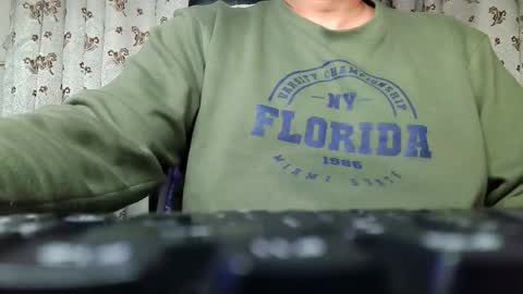 Snapshot of burlymonster chatting on 01/10/26, 06:09 Hairy Arabian online show from 01/10/26, 06:09