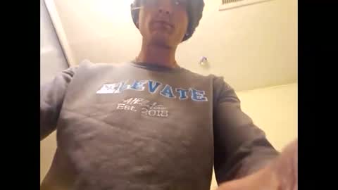 Snapshot of burntbuns710 chatting on 12/13/24, 08:20 LostSingledad online show from 12/13/24, 08:20