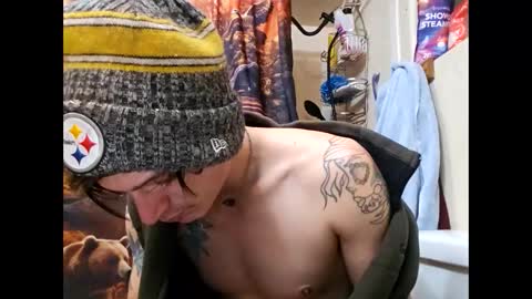 Snapshot of burntbuns710 chatting on 01/28/25, 10:02 LostSingledad online show from 01/28/25, 10:02