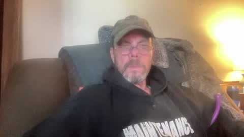 Snapshot of bushbeautician chatting on 02/02/25, 09:34 bushbeautician online show from 02/02/25, 09:34