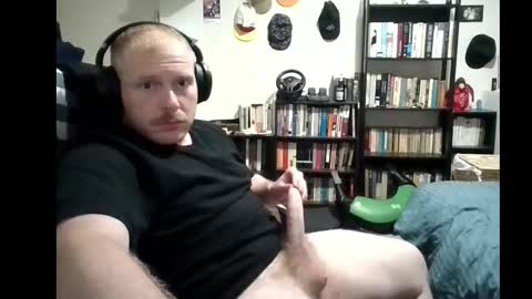 Snapshot of bushmate92 chatting on 12/04/25, 03:54 bushmate92 online show from 12/04/25, 03:54