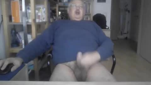 Snapshot of busibaer666 chatting on 10/25/25, 06:32 busi online show from 10/25/25, 06:32