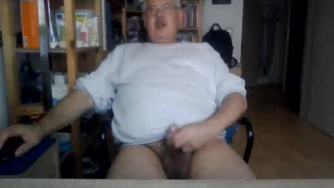 Snapshot of busibaer666 chatting on 11/08/25, 07:30 busi online show from 11/08/25, 07:30