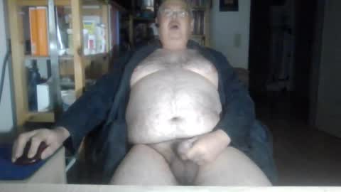 Snapshot of busibaer666 chatting on 11/17/25, 01:44 busi online show from 11/17/25, 01:44