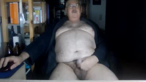 Snapshot of busibaer666 chatting on 12/02/25, 01:44 busi online show from 12/02/25, 01:44