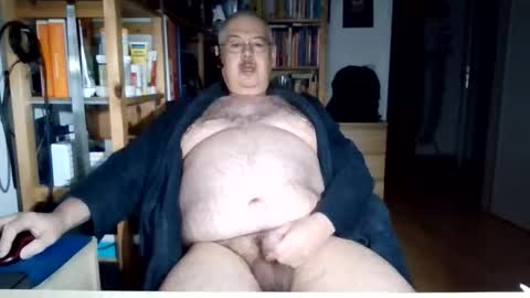 Snapshot of busibaer666 chatting on 02/16/26, 01:57 busi online show from 02/16/26, 01:57