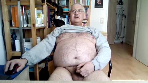 Snapshot of busibaer666 chatting on 04/01/26, 12:28 busi online show from 04/01/26, 12:28