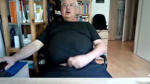 Snapshot of busibaer666 chatting on 04/06/26, 12:17 busi online show from 04/06/26, 12:17