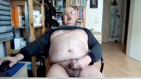 Snapshot of busibaer666 chatting on 04/14/26, 01:06 busi online show from 04/14/26, 01:06