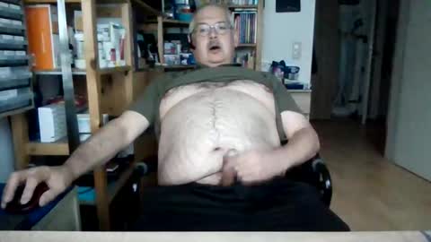 Snapshot of busibaer666 chatting on 06/04/26, 03:56 busi online show from 06/04/26, 03:56