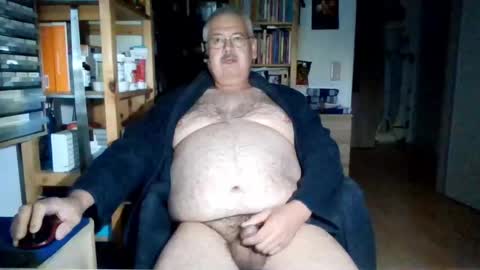 Snapshot of busibaer666 chatting on 06/07/26, 01:43 busi online show from 06/07/26, 01:43
