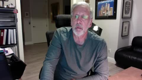 Snapshot of bustinout99 chatting on 12/21/24, 03:58 afternoon wood online show from 12/21/24, 03:58