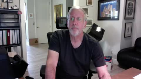 Snapshot of bustinout99 chatting on 01/15/25, 01:20 afternoon wood online show from 01/15/25, 01:20