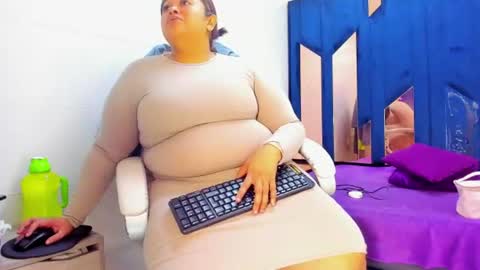 Snapshot of busty_juicyy chatting on 07/10/26, 02:30 busty juicyy online show from 07/10/26, 02:30