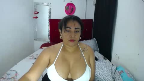 Snapshot of busty_latinax chatting on 12/16/25, 03:22 busty_latinax online show from 12/16/25, 03:22