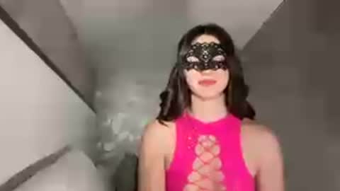 busy_bee69 online show from 05/05/26, 10:18