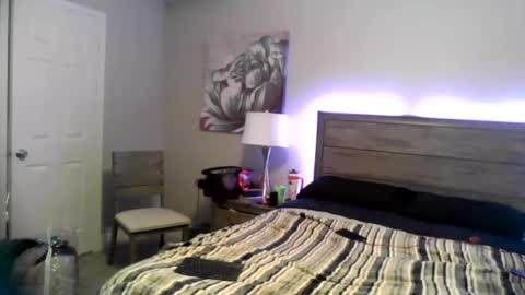 Snapshot of busybee83 chatting on 10/05/25, 02:10 busybee83 online show from 10/05/25, 02:10