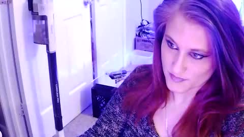 Snapshot of busybee83 chatting on 10/27/25, 06:45 busybee83 online show from 10/27/25, 06:45