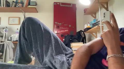 Snapshot of butolina chatting on 10/25/25, 02:02 butolina online show from 10/25/25, 02:02