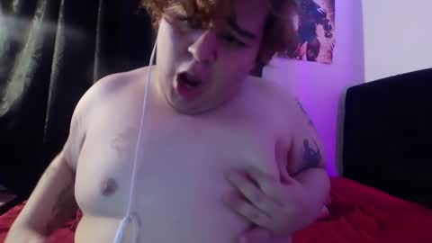 Snapshot of buttercup_milk chatting on 02/07/26, 05:00 Dylan online show from 02/07/26, 05:00