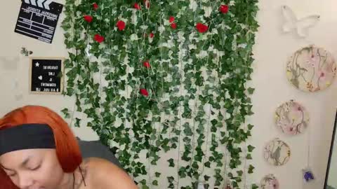 butterfly booty online show from 11/24/25, 01:33