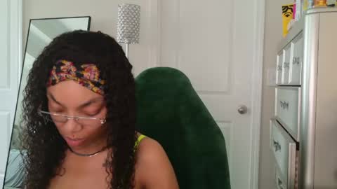 Snapshot of butterflybootyy chatting on 04/21/26, 03:07 butterfly booty online show from 04/21/26, 03:07
