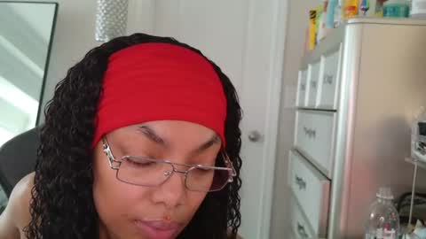 Snapshot of butterflybootyy chatting on 04/24/26, 02:41 butterfly booty online show from 04/24/26, 02:41