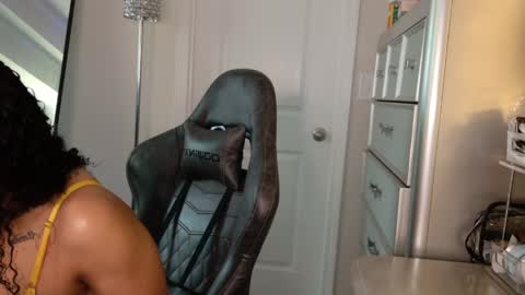 Snapshot of butterflybootyy chatting on 04/27/26, 06:17 butterfly booty online show from 04/27/26, 06:17
