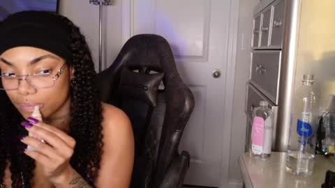 Snapshot of butterflybootyy chatting on 05/19/26, 01:56 butterfly booty online show from 05/19/26, 01:56