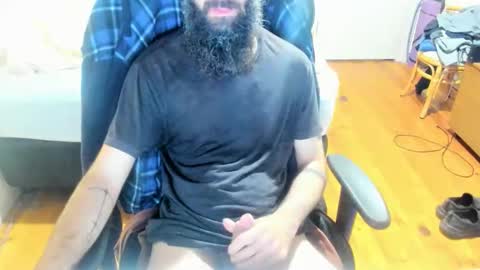 Snapshot of buzzcrash1 chatting on 02/11/26, 12:10 Buzz online show from 02/11/26, 12:10