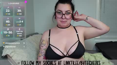 Snapshot of bvttcheeks00 chatting on 10/21/25, 02:01 bvttcheeks00 online show from 10/21/25, 02:01